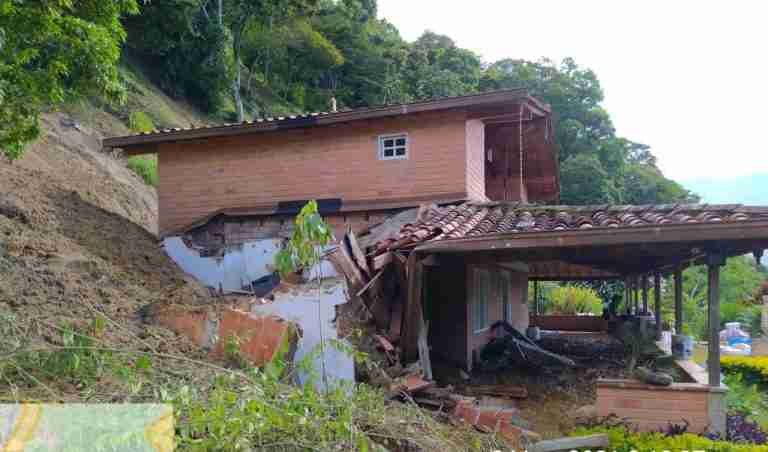 Fuertes lluvias del fin de semana deja 3 personas muertas en Antioquia.