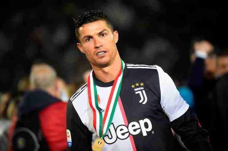 Las estrellas se siguen moviendo en el firmamento futbolero, Cristiano fichó para el Manchester
