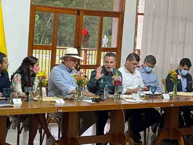 Tren del Río, segunda pista del aeropuerto y vías: Pedidos del gobernador a presidencia.