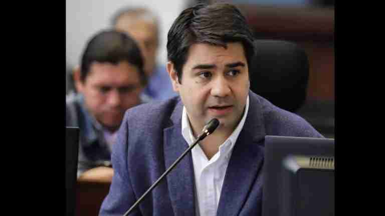 “Alcalde sale a decir cosas sin evidencias” Concejal Simón Molina