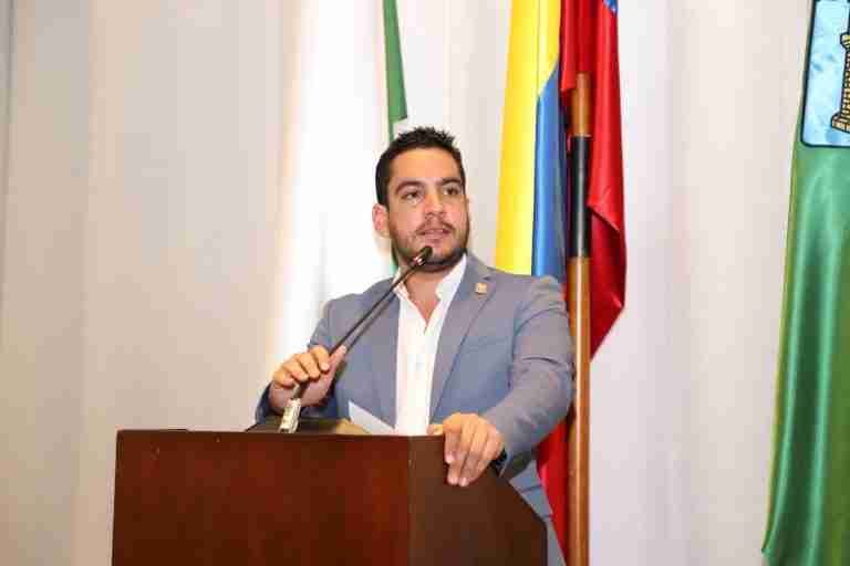 Concejal Álex Flórez renuncia para aspirar al senado