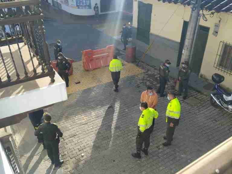 Un recluso muerto deja un incendio en el Comando de Policía de La Unión