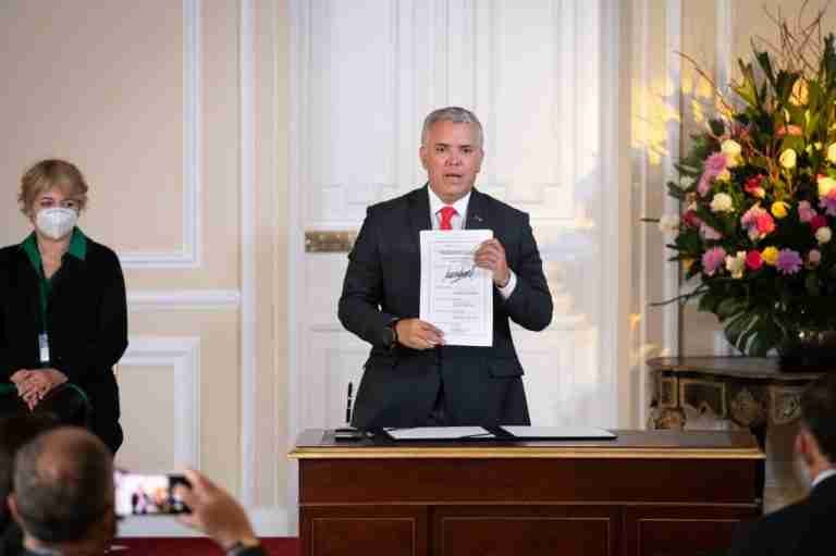 Sancionan ley para evitar posibles irregularidades en contratación