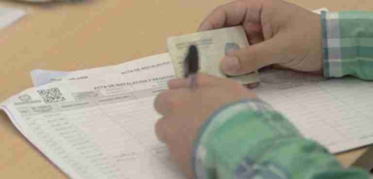 Prenden alarmas por inscripción “inusitada” de cédulas