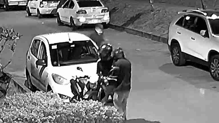 En video quedó registrado el robo a un motociclista en Bello