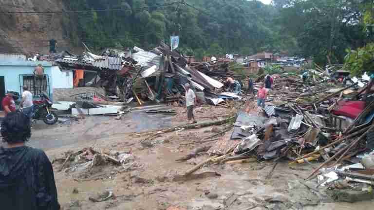 3 muertos y 17 heridos van por deslizamiento en Pereira