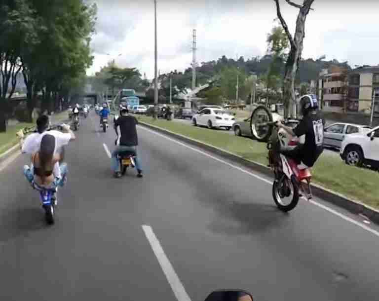 367 comparendos por ‘piques’ ilegales en Medellín