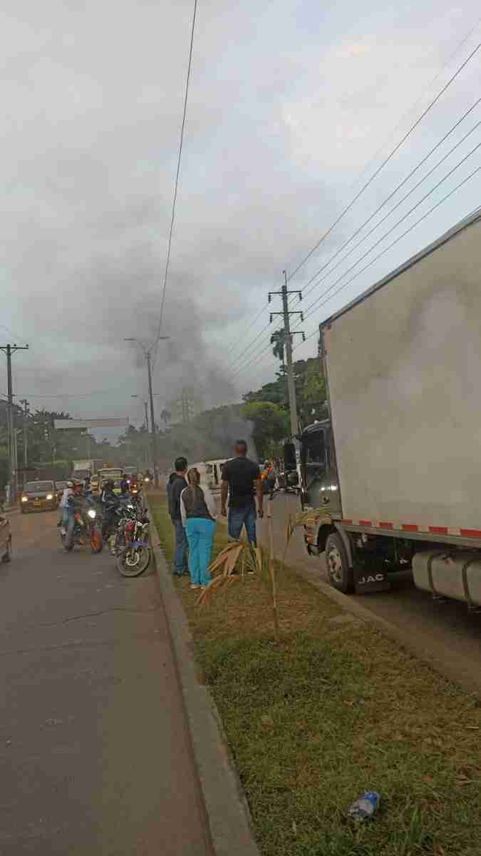 Buseta escolar se incendió en Cali