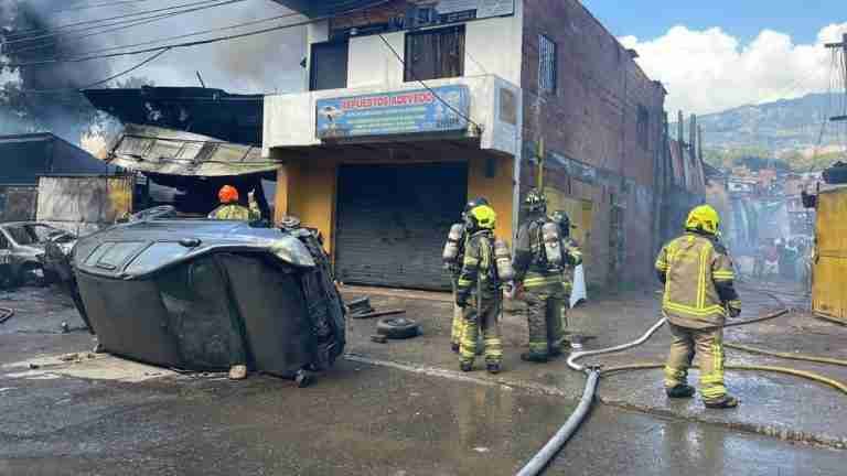 Incendio en Zamora consumió una chatarrería