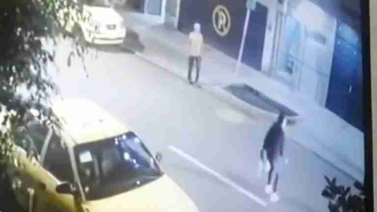 Mujer fue atropellada por carro en contravía y está en UCI, el conductor se fugó