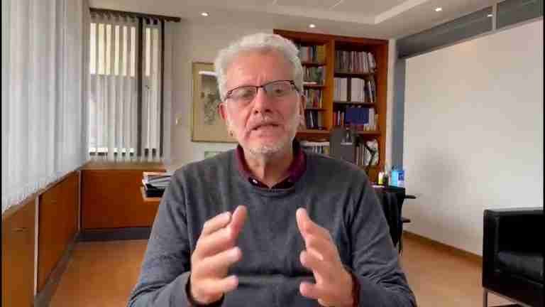Presidente de Asofondos reta a debate a Petro