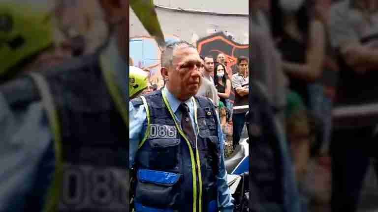 Agente de tránsito fue golpeado por un motociclista