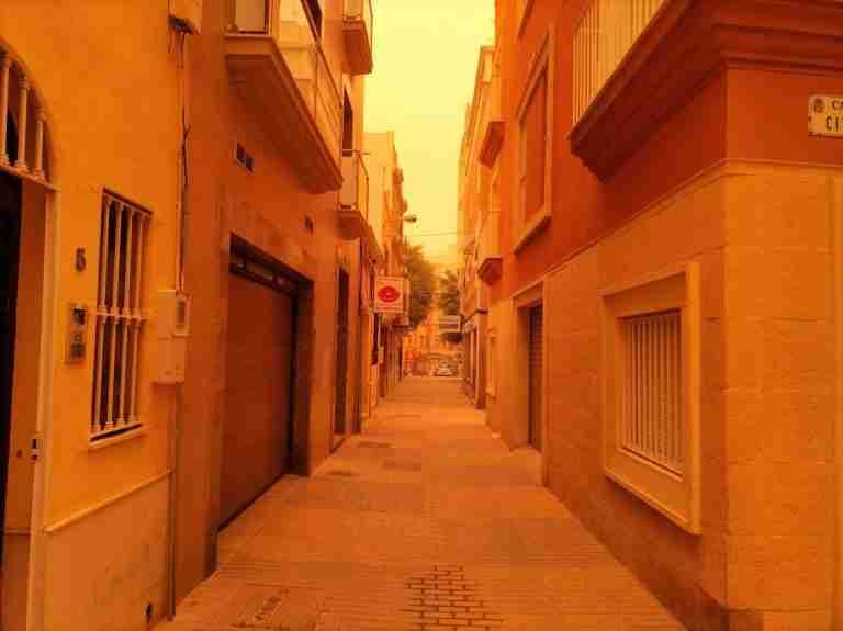 Tormenta de arena en España tiñe sus provincias de color marrón
