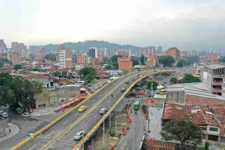 Empezó a funcionar puente de la calle Colombia con la 80