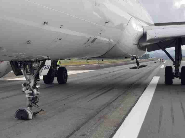 Avión de Latam aterrizó de emergencia en Rionegro, tras perder una llanta