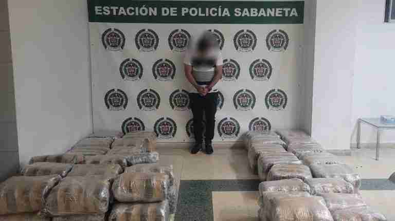 Capturado hombre que trasladaba, aproximadamente, 400 kilos de marihuana en un BMW