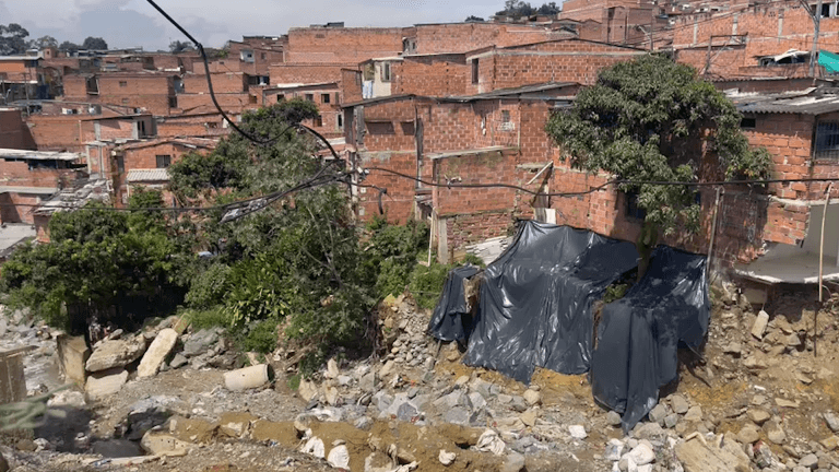 Emergencia: al menos 14 viviendas al borde de quebrada La Madera deben ser evacuadas