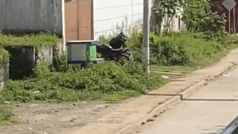 Moto bomba explotó cuando un agente antiexplosivos se acercó