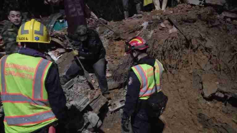 Por deslizamiento de tierra en Caldas, una persona está desaparecida y tres casas colapsaron