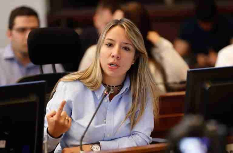 Concejal Nataly Vélez, renuncia a la militancia del Centro Democrático
