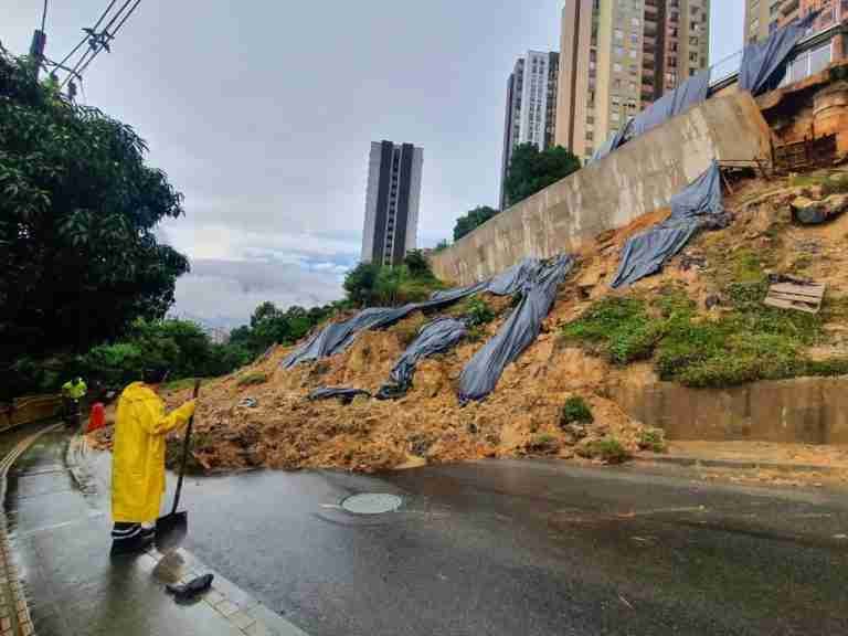 68 familias de un conjunto residencial en Rodeo Alto fueron evacuadas por derrumbe