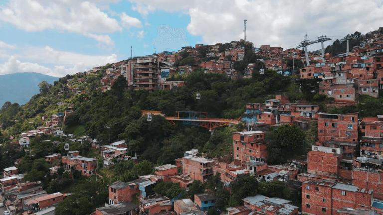Así quedó el nuevo puente Centenario en la comuna 1 de Medellín