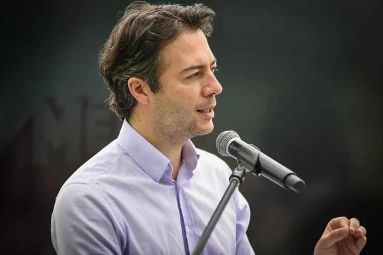 Daniel Quintero propone que alcaldes y gobernadores puedan participar en política