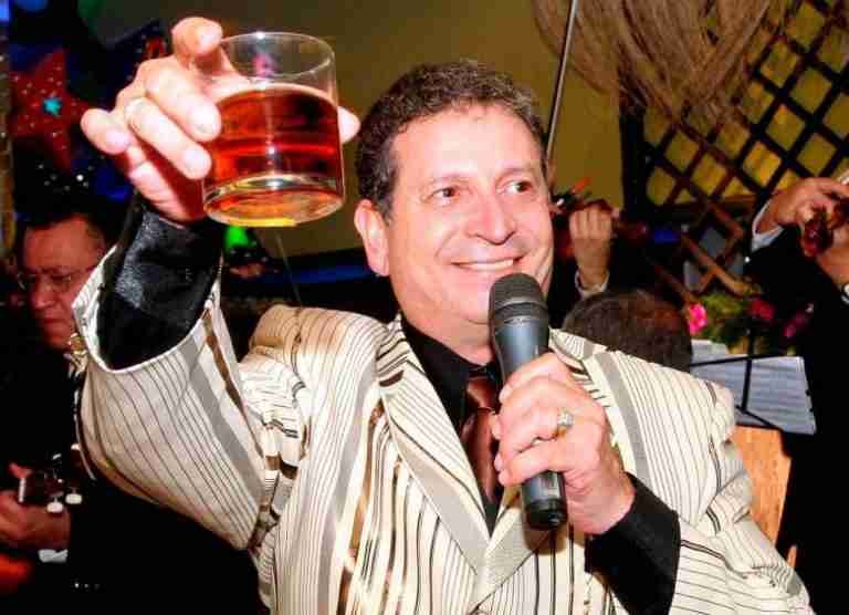 Se dispara venta de licor tras muerte de Darío Gómez
