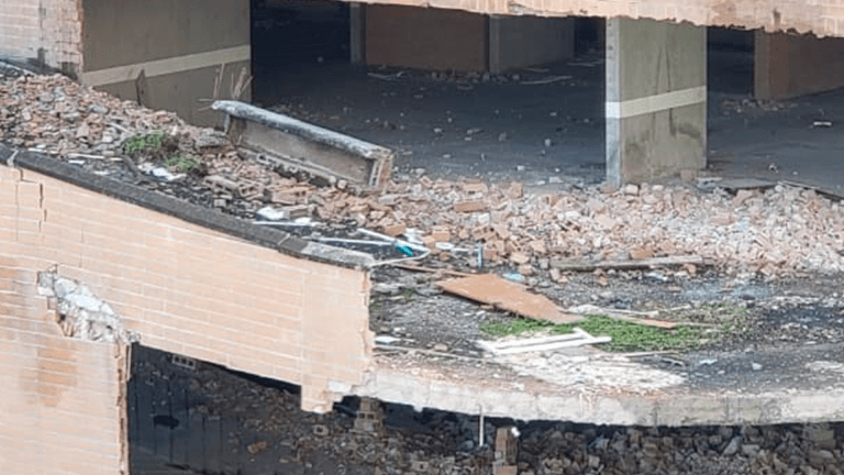 Los vecinos del Continental Tower en las últimas horas han visto más débil la estructura y temen por su seguridad