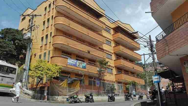 Ladrones se llevaron más de 30 computadores de un colegio de Medellín