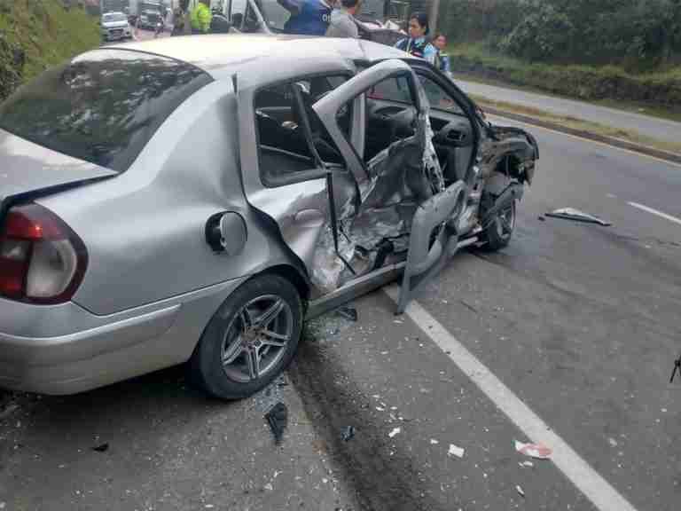 Aparatoso choque en la Autopista Medellín-Bogotá, siete personas debieron ser valoradas