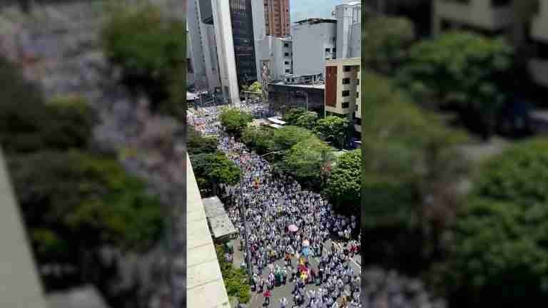 Así se desarrolla la marcha en contra el gobierno de Petro en Medellín