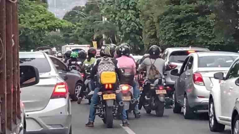 Conductores denuncian grandes trancones y agresiones de taxistas durante las protestas