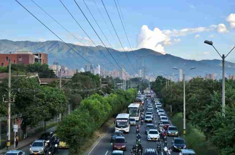 Prohibida la venta de carros a gasolina en Medellín a partir de 2035