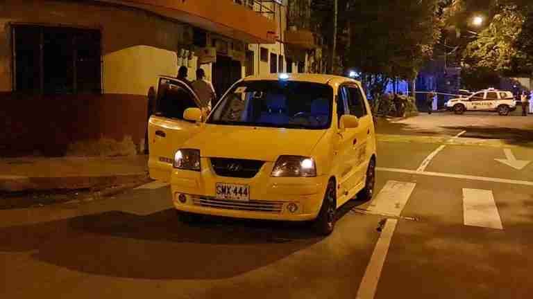 En un taxi fue asesinada una mujer en el barrio Belén de Medellín