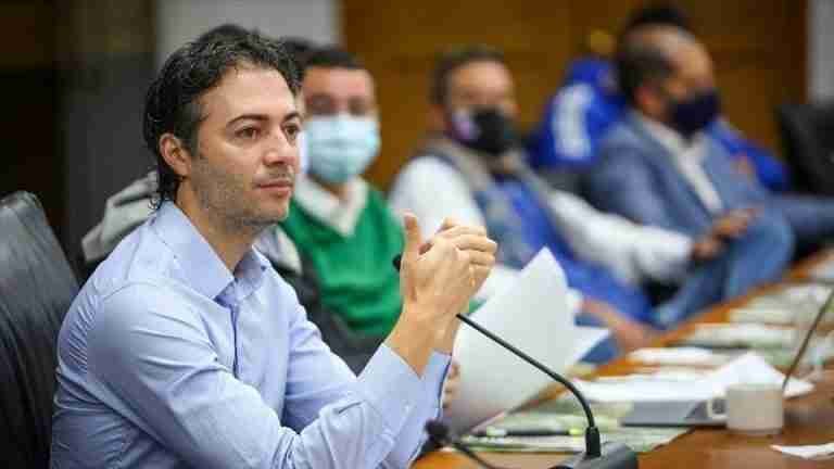 Quintero le pide a todos sus secretarios la renuncia