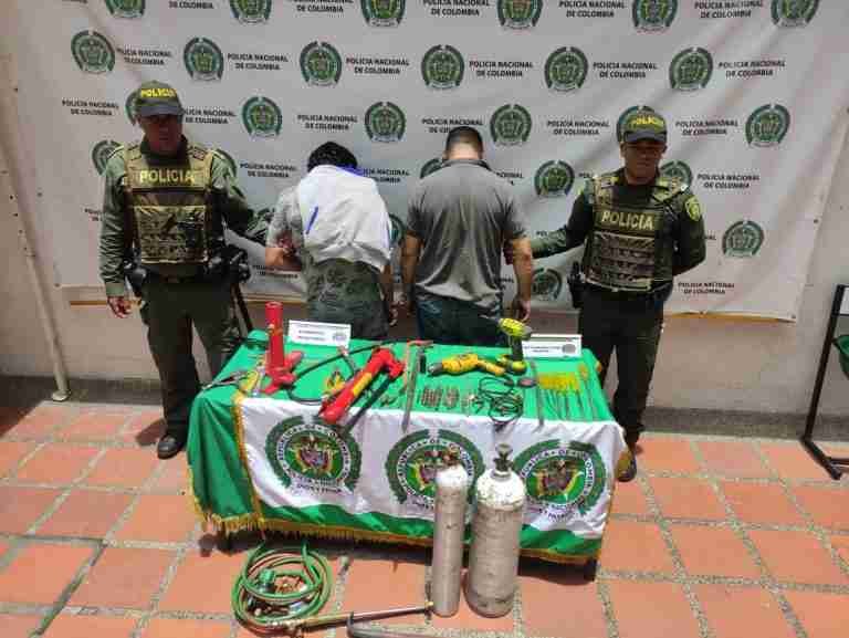 Los sorprendieron cuando estaban robando una compraventa