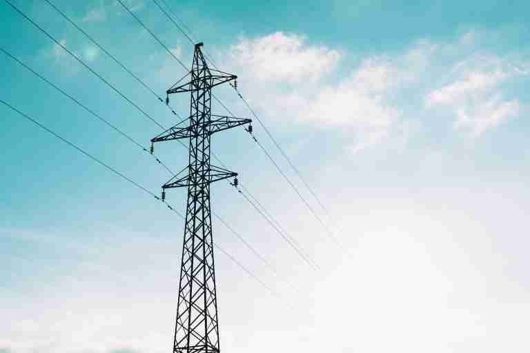 A partir del próximo mes bajarán las tarifas de energía