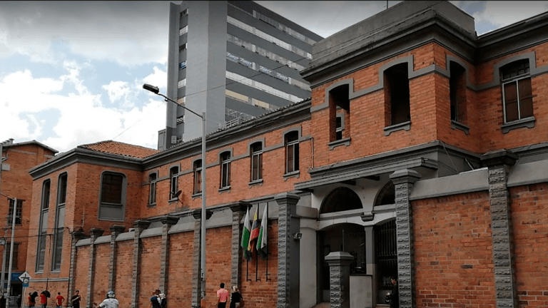 14 heridos deja riña en estación de Policía