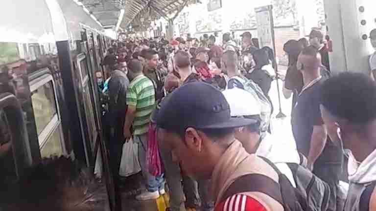 Dos trenes evacuados y una pelea se presentaron este miércoles en el Metro de Medellín
