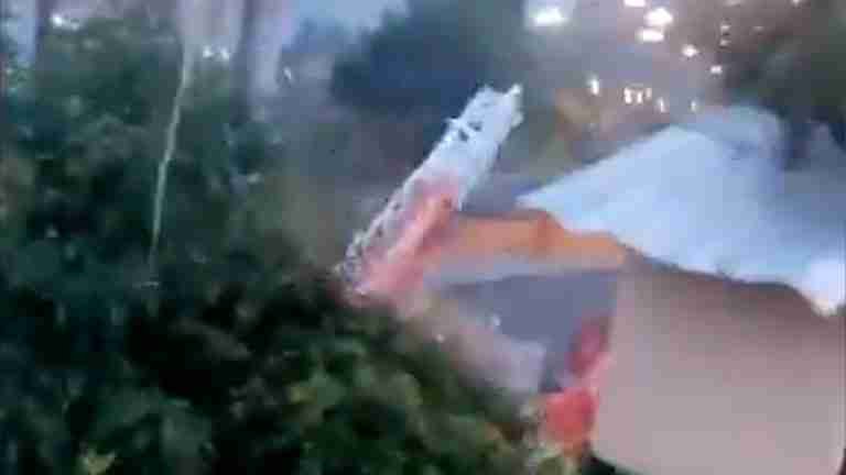 Torre de antenas colapsa por las lluvias