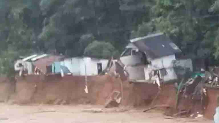 Desbordamiento de un río se llevó 20 casas en el Valle