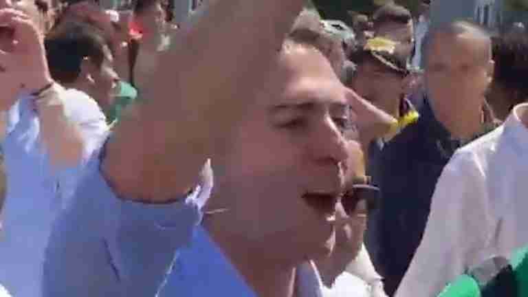 ¡Quintero, amigo, el pueblo está contigo!