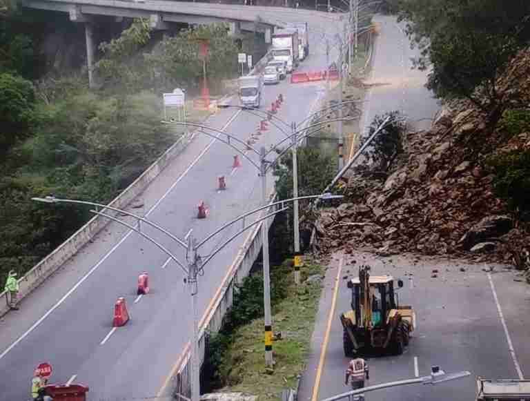 Paso a un carril entre San Jerónimo y Santa Fe de Antioquia