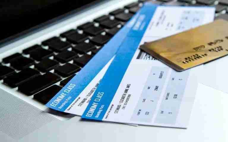 Estos trucos le ayudarán a comprar tiquetes aéreos más baratos