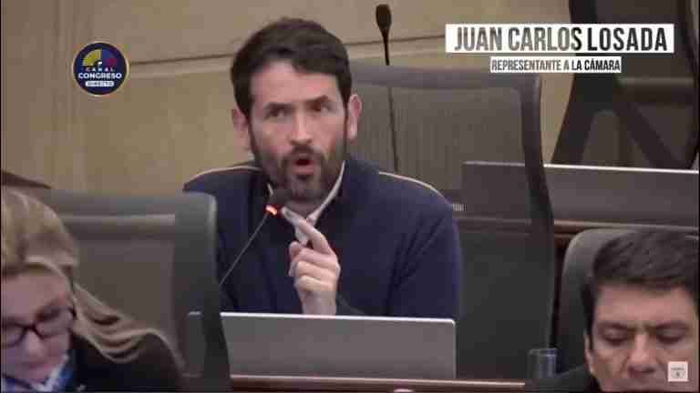 Hoy tengo dolor de patria. Hoy me duelen las entrañas