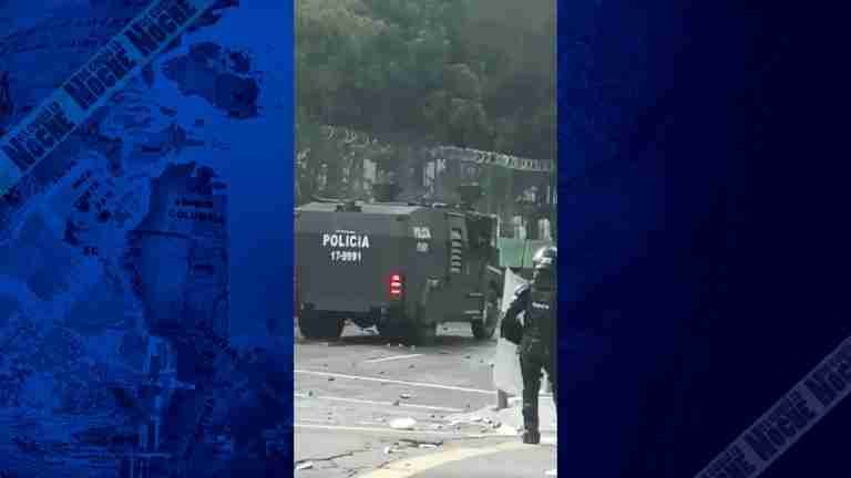 Fuertes enfrentamientos entre encapuchados y el Esmad en Bogotá