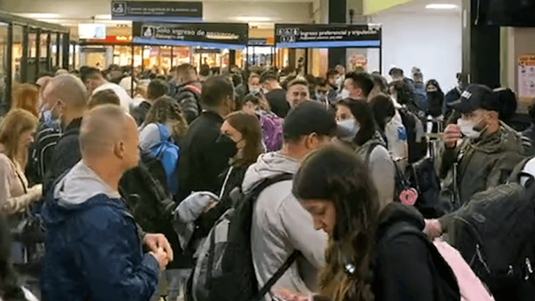 Colapso del aeropuerto José María Córdova en la madrugada de este 21 de noviembre