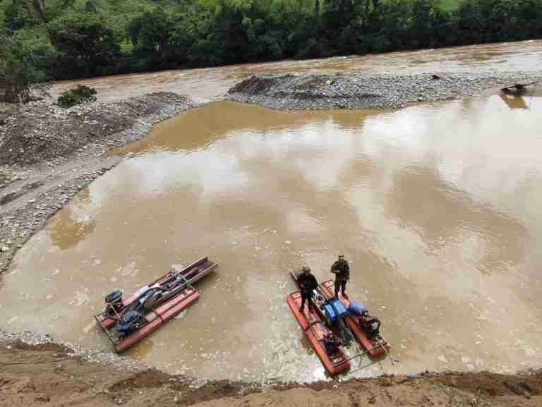 El Ejército destruyó en San Carlos maquinaria que era usada para la minería ilegal