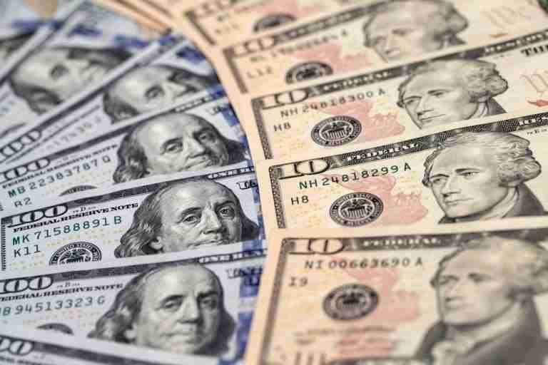 El dólar abrió la jornada por encima de los $5.000